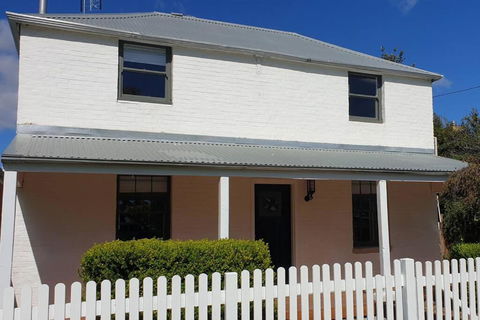 Samuels Cottage C1860 - In The Heart Of Mudgee - Darwin Tourism 0