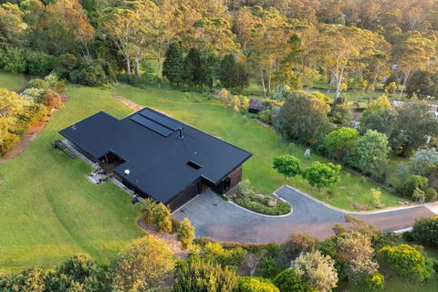 Sanctuaire, Southern Highlands - Darwin Tourism 3