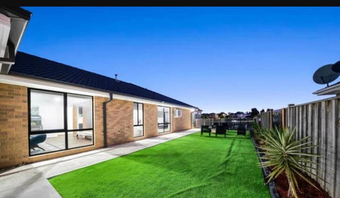 Sanctuary Lakes Holiday House - Darwin Tourism 1