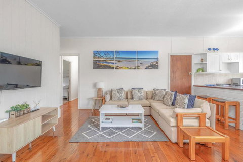 Sandlines At Hyams Beach - Darwin Tourism 0