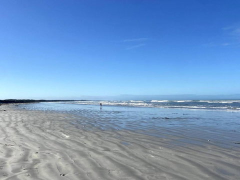 Sandy Bottoms Beach Escape - Darwin Tourism 1