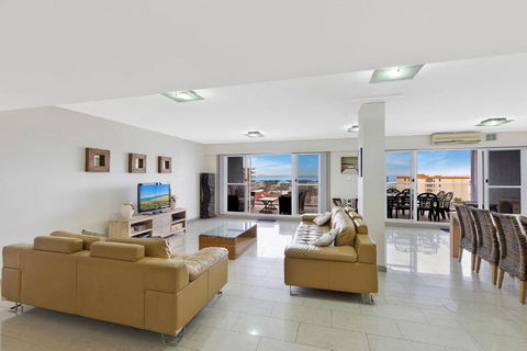 Sandy Cove Apartment The Entrance 48a - Darwin Tourism 1