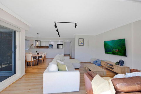 Sandy Cove Apartment The Entrance 8 - Darwin Tourism 2