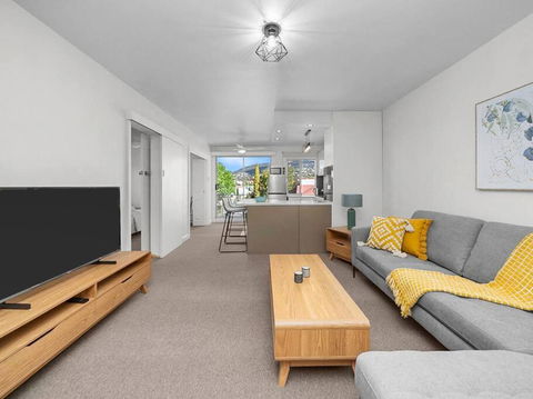 Sandy Bay Apartment With Hobart River View, Near UTAS - Stroll To Cafes And Shops - Darwin Tourism 2