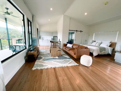 Seven Peaks Farm Stay - Darwin Tourism 0