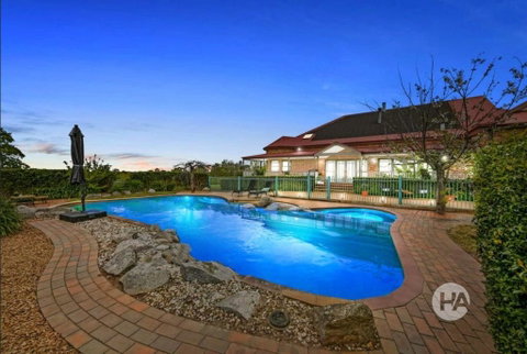 Sommerville Majestic Farm Manor Retreat 5bd 3Bth Pool Spa - Darwin Tourism 3
