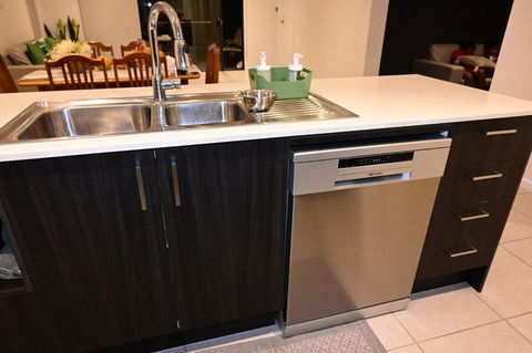 Spacious 4 Bedroom Retreat Fully Air Conditioned - Darwin Tourism 1