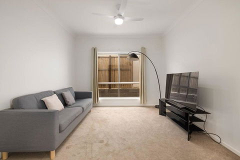 Spacious 4BR Modern Home By Parks And Forest - Darwin Tourism 3