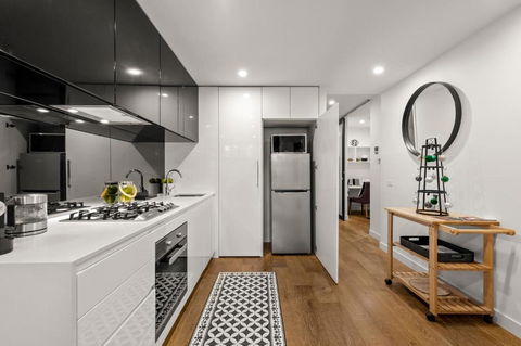 StayCentral - Hawthorn East - Study, 2 Car Spaces - Darwin Tourism 0