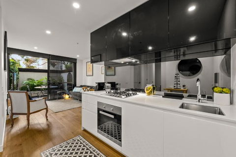 StayCentral - Hawthorn East - Study, 2 Car Spaces - Darwin Tourism 1