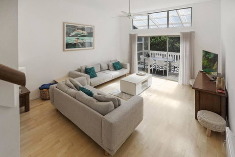 THE BAY - Luxury Accommodation By The Sea - Darwin Tourism 0