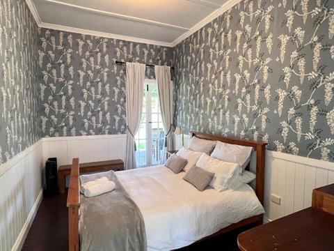 The Cottage Farm Stay - Grandchester - Darwin Tourism 3