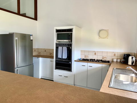 Beachside House - Darwin Tourism 2