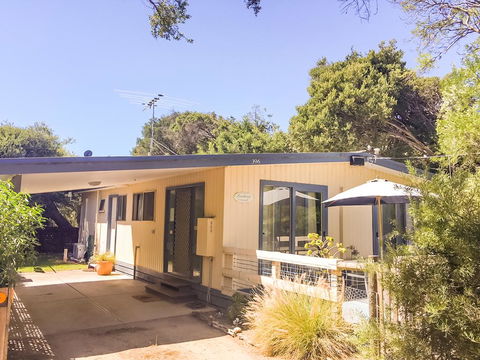 Beachwalk Cottage - Darwin Tourism 3