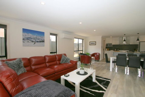 Bedrock - 11 Twynam Street, Jindabyne - Darwin Tourism 3