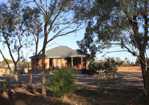 Bellfield Retreat - Darwin Tourism 1