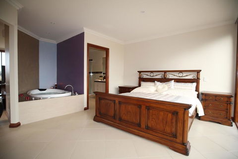 Bellfield Retreat - Darwin Tourism 0