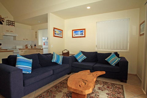 Berrara Lagoon Front Chalet - Darwin Tourism 2