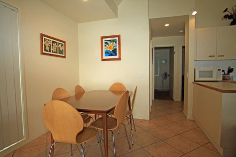 Berrara Lagoon Front Chalet - Darwin Tourism 3