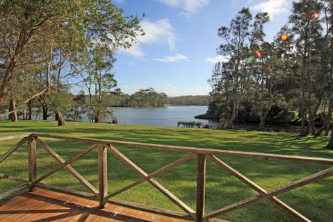Berrara Lagoon Front Chalet - Darwin Tourism 0