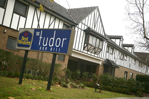 Best Western Plus The Tudor Box Hill - Darwin Tourism 0