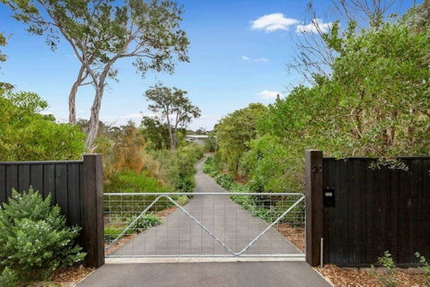 Blairgowrie Beach Retreat - Darwin Tourism 0