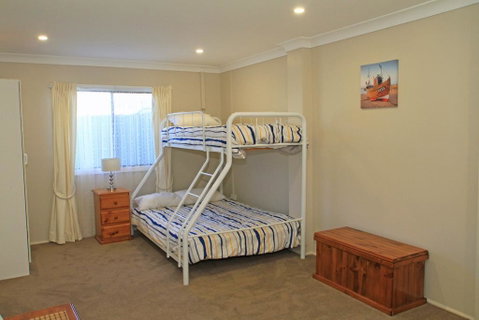 Blissful Paradise At Sussex Inlet - Darwin Tourism 1