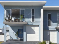 Blue Pelican - pacific views walk to beach