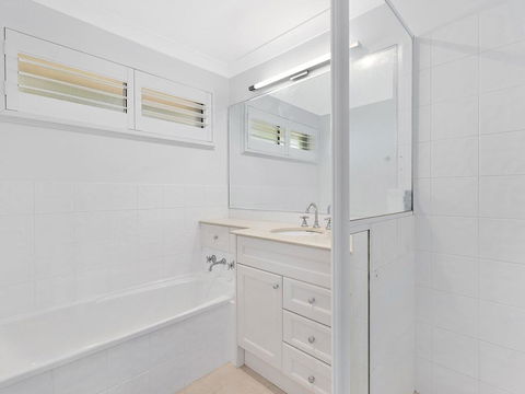 Blue Summer House - Darwin Tourism 3