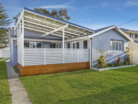 Blue Summer House - Darwin Tourism 0