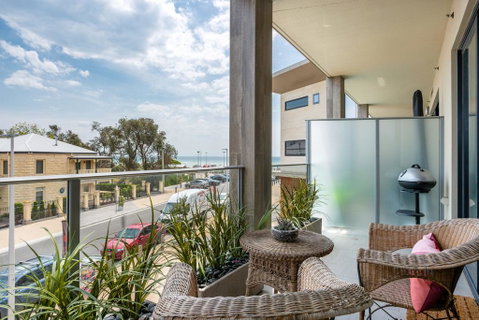 Blue Waters On The Beach: Absolute Beachfront, Views - Darwin Tourism 0