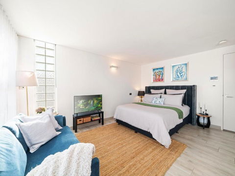 XQ Collection La Casa De Frida - Modern Studio With Balcony - Darwin Tourism 3