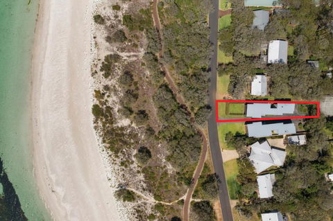 XYZ Holiday Home - Darwin Tourism 0
