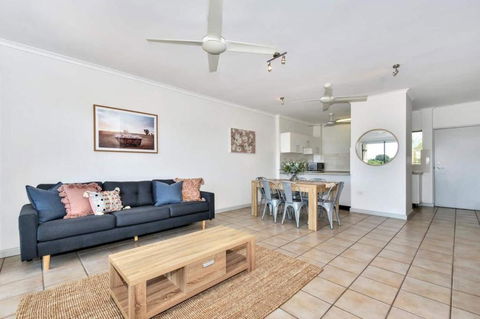 Elegant Third Floor Unit With Sweeping Views - Darwin Tourism 2