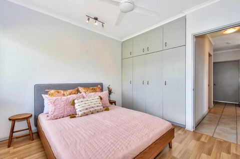 Elegant Third Floor Unit With Sweeping Views - Darwin Tourism 4