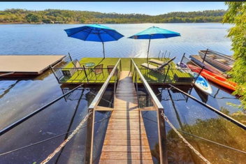 Rumah Surgah On Lake Bennett with Darwin Tourism