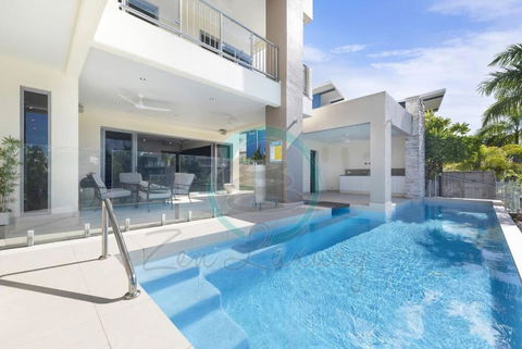 Zen Bayview Bliss: Luxury Marina Mansion - Darwin Tourism 0