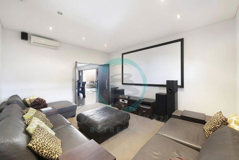 Zen Bayview Bliss: Luxury Marina Mansion - Darwin Tourism 1