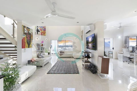 Zen Cascade: 4BR Luxury Penthouse Loft With Views - Darwin Tourism 0