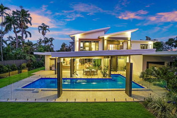 ZenLux Massive 5-BR Holiday Home - Pool - BBQ with Darwin Tourism