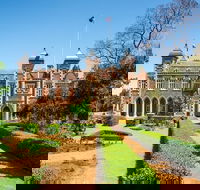 Perth Scavenger Hunt Perched On A Swan - Darwin Tourism