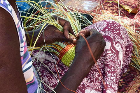 Gay-Wu Woman's 5 Day Yolngu Homeland Tour - Darwin Tourism 4