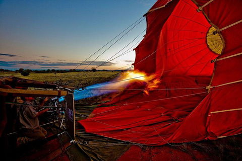 Early Morning Ballooning In Alice Springs - Darwin Tourism 0