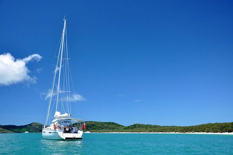 Sailing Curlew Escape On Moreton Bay - Darwin Tourism 5