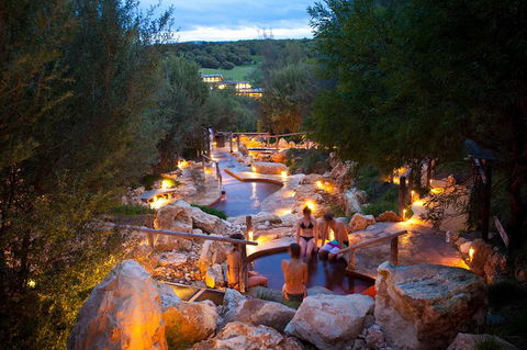 Peninsula Hot Springs Tour With Restaurant Lunch & Gondola Ride - Darwin Tourism 2
